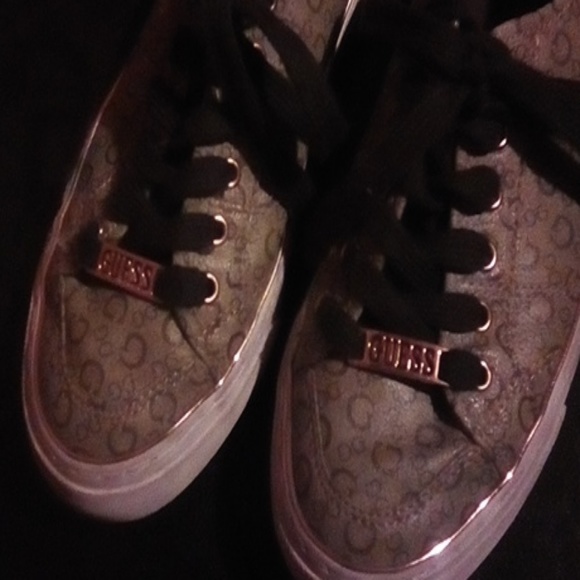 Shoes - Picture 2 of 4